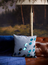 Bold Allure Regal Square